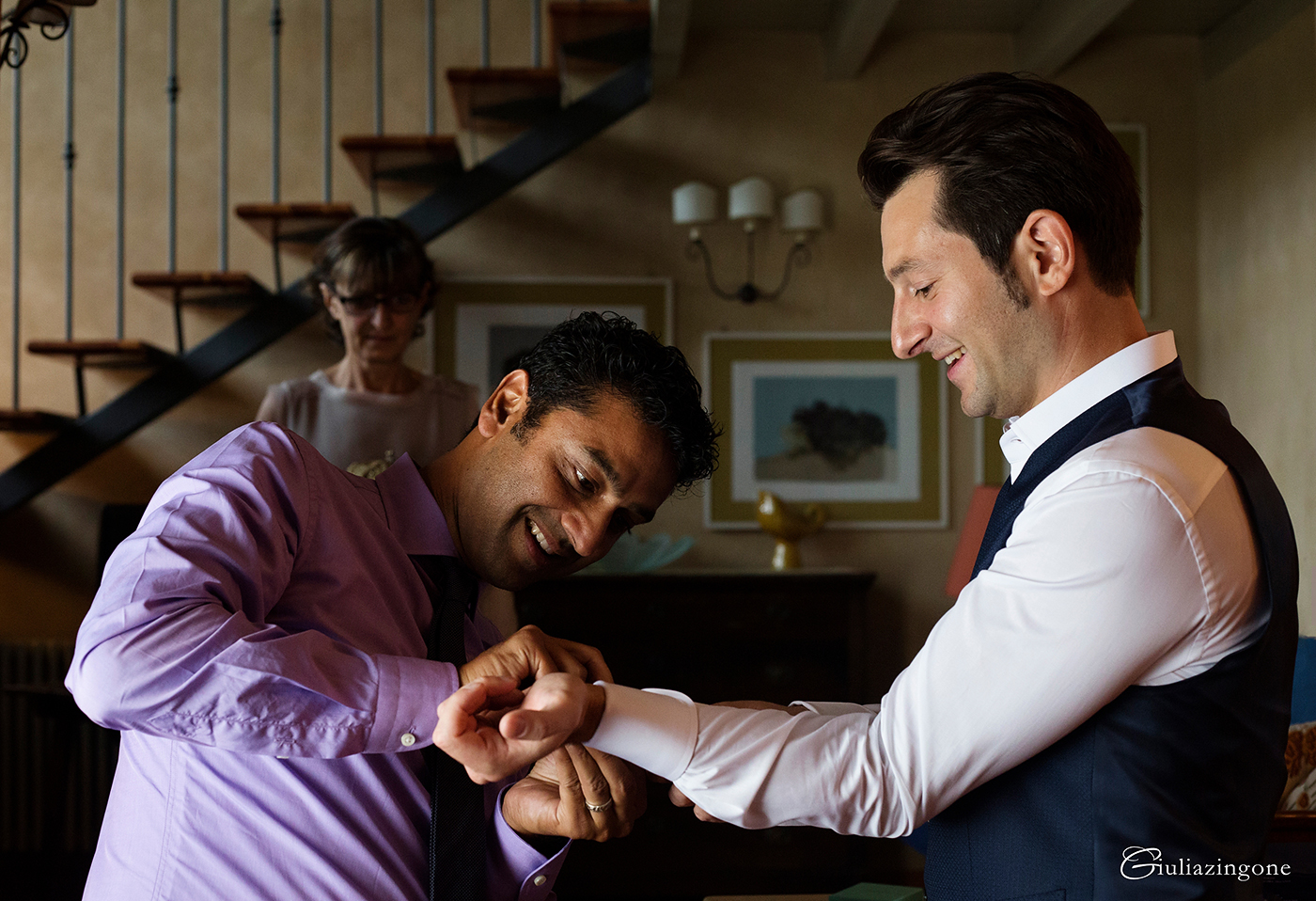 tra le mie foto preferite di questo lavoro come fotografo di matrimonio a villa bossi varese milano ci sono le foto dei preparativi dello sposo i love working as an italy wedding photographer in milan lakes giulia zingone 018 lavoro come fotografo di matrimonio a villa bossi lago di varese queste sono foto preparativi dello sposo milan lakes wedding photographer giulia zingone