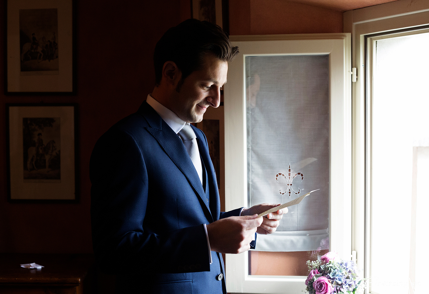 tra le mie foto preferite di questo lavoro come fotografo di matrimonio a villa bossi varese milano ci sono le foto dei preparativi dello sposo i love working as an italy wedding photographer in milan lakes giulia zingone 021 lavoro come fotografo di matrimonio a villa bossi lago di varese queste sono foto preparativi dello sposo milan lakes wedding photographer giulia zingone