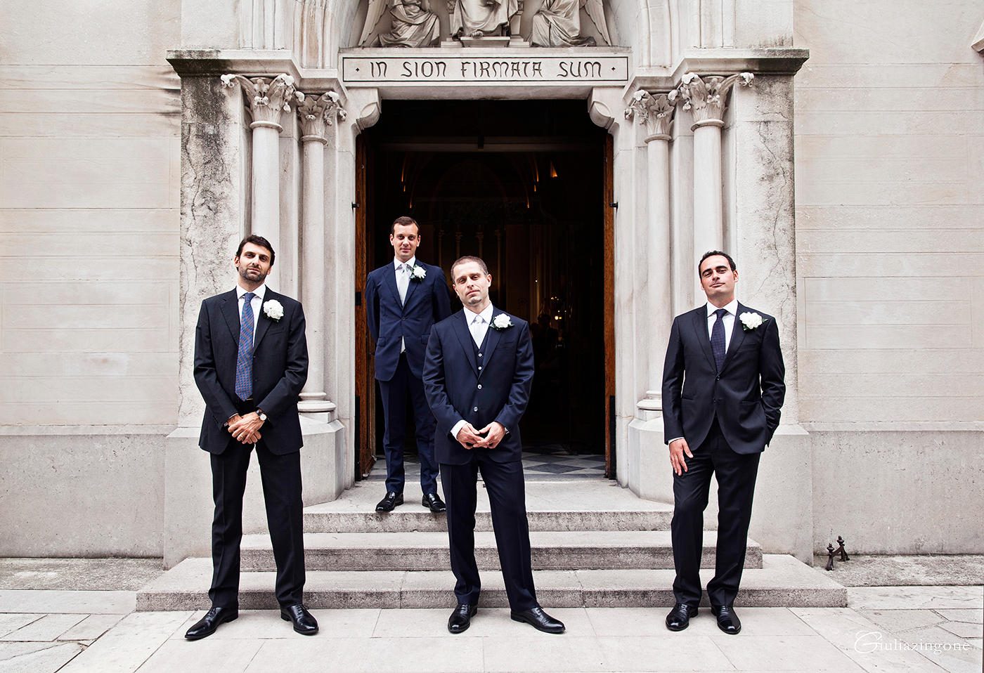 queste sono alcune foto del mio lavoro di fotografo di matrimonio a trieste eseguite durante la cerimonia nuziale di matrimonio alla chiesa nostra signora di sion trieste 022 sono giulia zingone lavoro come fotografo matrimonio al castello di duino trieste milano italy wedding photographer