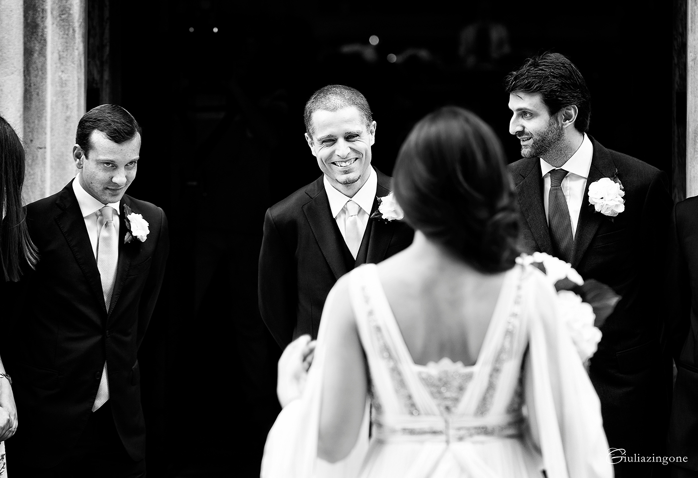 queste sono alcune foto spontanee in stile reportage del mio lavoro di fotografo di matrimonio a trieste eseguite durante la cerimonia nuziale di matrimonio alla chiesa nostra signora di sion trieste 025 sono giulia zingone lavoro come fotografo matrimonio al castello di duino trieste milano italy wedding photographer