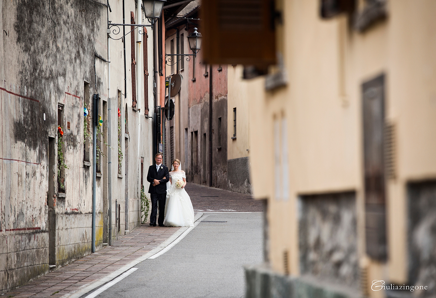 tra le mie foto preferite di questo lavoro come fotografo di matrimonio a villa bossi varese milano ci sono le foto della cerimonia che è una parte del reportage di nozze che mi emoziona sempre i love working as an italy wedding photographer in milan lakes giulia zingone 029 lavoro come fotografo di matrimonio villa bossi sul lago varese milano e le foto della cerimonia mi emozionano