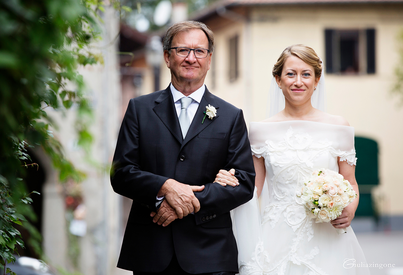 tra le mie foto preferite di questo lavoro come fotografo di matrimonio a villa bossi varese milano ci sono le foto della cerimonia che è una parte del reportage di nozze che mi emoziona sempre i love working as an italy wedding photographer in milan lakes giulia zingone 031 lavoro come fotografo di matrimonio reportage a villa bossi sul lago varese milano e le foto della cerimonia mi emozionano