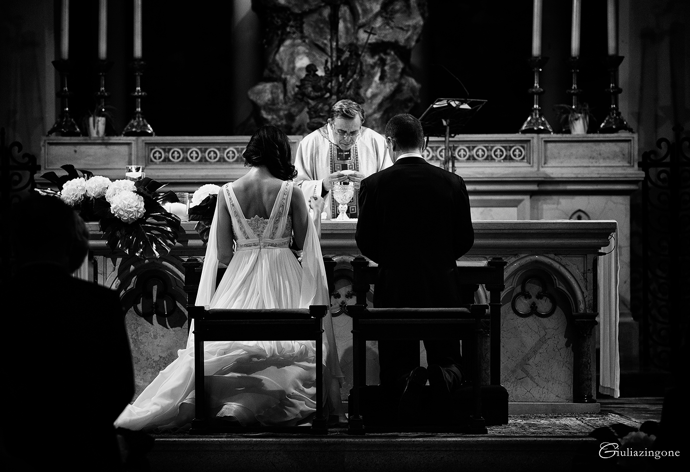 queste sono alcune foto spontanee in stile reportage del mio lavoro di fotografo di matrimonio a trieste eseguite durante la cerimonia nuziale di matrimonio alla chiesa nostra signora di sion trieste 036 sono giulia zingone lavoro come fotografo matrimonio al castello di duino trieste milano italy wedding photographer
