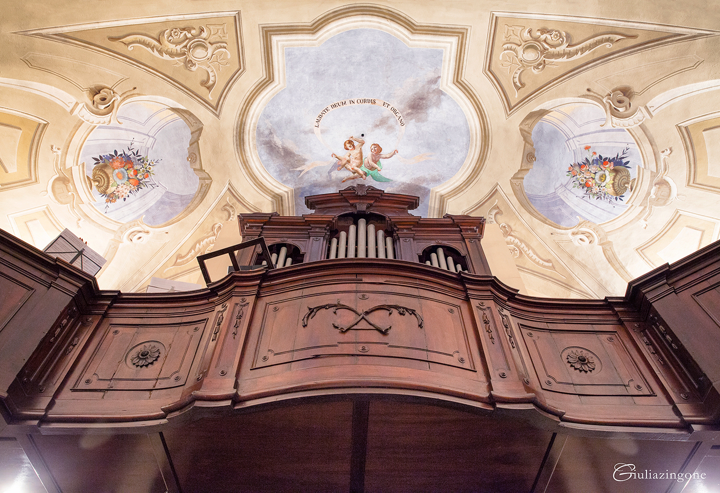 tra le mie foto preferite di questo lavoro come fotografo di matrimonio a villa bossi varese milano ci sono le foto della cerimonia che è una parte del reportage di nozze che mi emoziona sempre i love working as an italy wedding photographer in milan lakes giulia zingone 038 lavoro come fotografo di matrimonio reportage a villa bossi sul lago varese milano e le foto della cerimonia mi emozionano