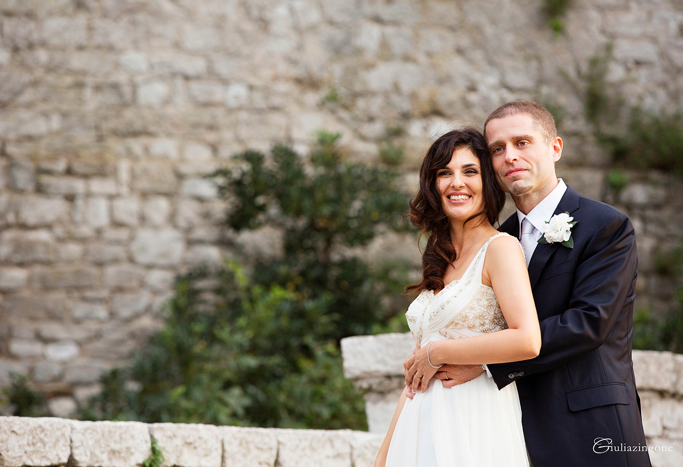 il mio lavoro di fotografo professionista di matrimonio a trieste milano venezia parigi mi porta a lavorare nelle location di matrimonio più diverse e questa volta è stato il turno di fotografare un matrimonio al magazzino 26 nel porto vecchio di trieste e poi al castello di duino dove io stessa mi ero sposata i loved working as a wedding photographer at this duino castle wedding in italy 050 sono giulia zingone lavoro come fotografo matrimonio al castello di duino trieste milano italy wedding photographer
