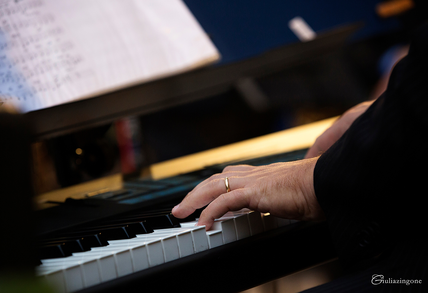 il mio lavoro di fotografo professionista di matrimonio a trieste milano venezia parigi mi ha portato a fotografare un matrimonio al castello di duino che è la location per matrimoni in friuli venezia giulia dove io stessa mi ero sposata e i balli sono stati accompagnati dalla musica per matrimonio di orio dj e dei gone with the swing i loved working as a wedding photographer at this duino castle wedding in italy 058 sono giulia zingone lavoro come fotografo matrimonio al castello di duino trieste milano italy wedding photographer