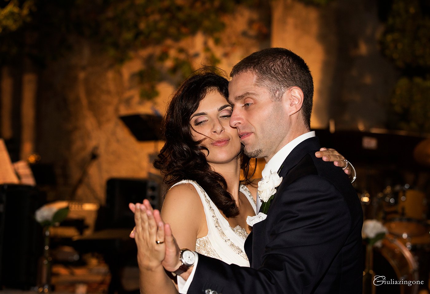 il mio lavoro di fotografo professionista di matrimonio a trieste milano venezia parigi mi ha portato a fotografare un matrimonio al castello di duino che è la location per matrimoni in friuli venezia giulia dove io stessa mi ero sposata e i balli sono stati accompagnati dalla musica per matrimonio di orio dj e dei gone with the swing i loved working as a wedding photographer at this duino castle wedding in italy 063 sono giulia zingone lavoro come fotografo matrimonio al castello di duino trieste milano italy wedding photographer