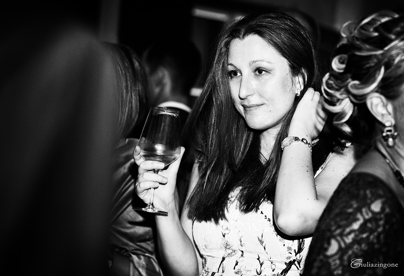 il mio lavoro di fotografo professionista di matrimonio a trieste milano venezia parigi mi ha portato a fotografare un matrimonio al castello di duino che è la location per matrimoni in friuli venezia giulia dove io stessa mi ero sposata e i balli sono stati accompagnati dalla musica per matrimonio di orio dj e dei gone with the swing i loved working as a wedding photographer at this duino castle wedding in italy 075 sono giulia zingone lavoro come fotografo matrimonio al castello di duino trieste milano italy wedding photographer