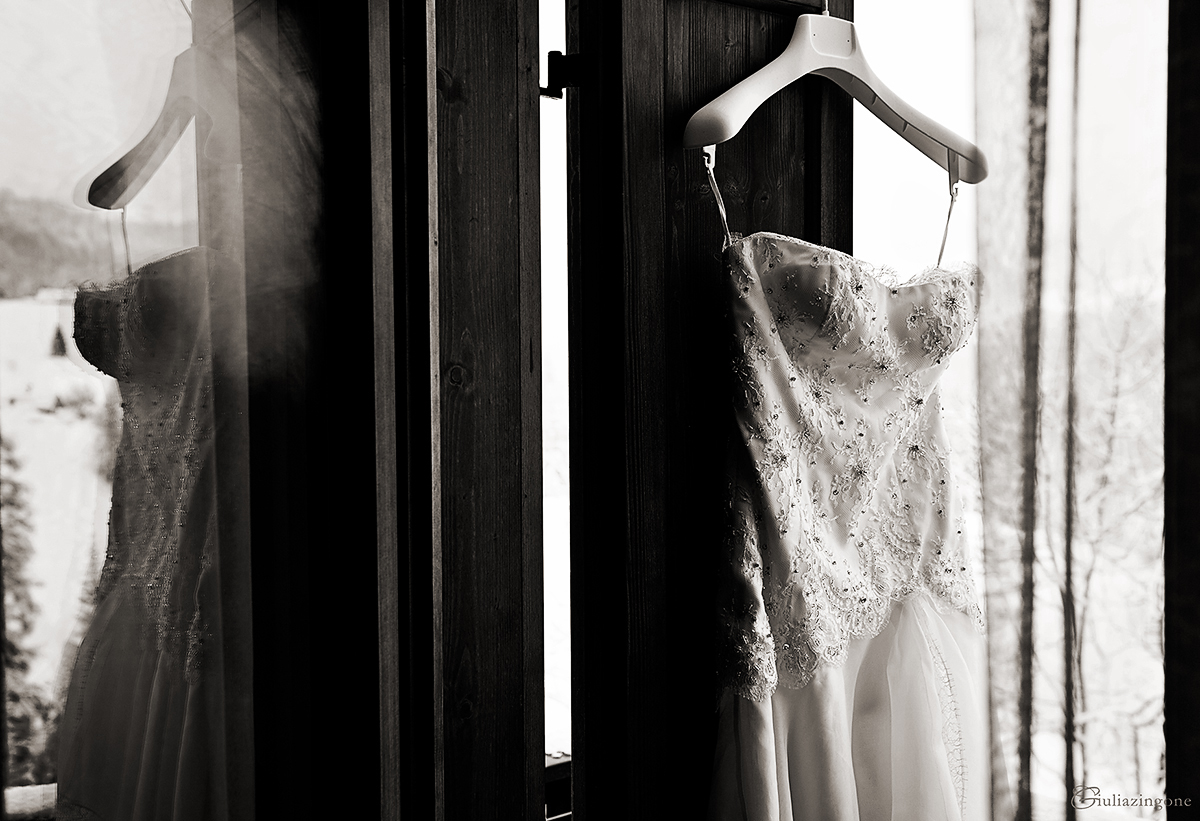 giulia zingone fa il fotografo di matrimonio a cortina trieste milano e ha fotografato questo matrimonio in inverno sulla neve che era un vero winter wedding wonderland e questo abito da sposa blumarine 002 giulia zingone fa il fotografo di matrimonio a cortina trieste milano e ha fotografato questo abito blumarine sposa