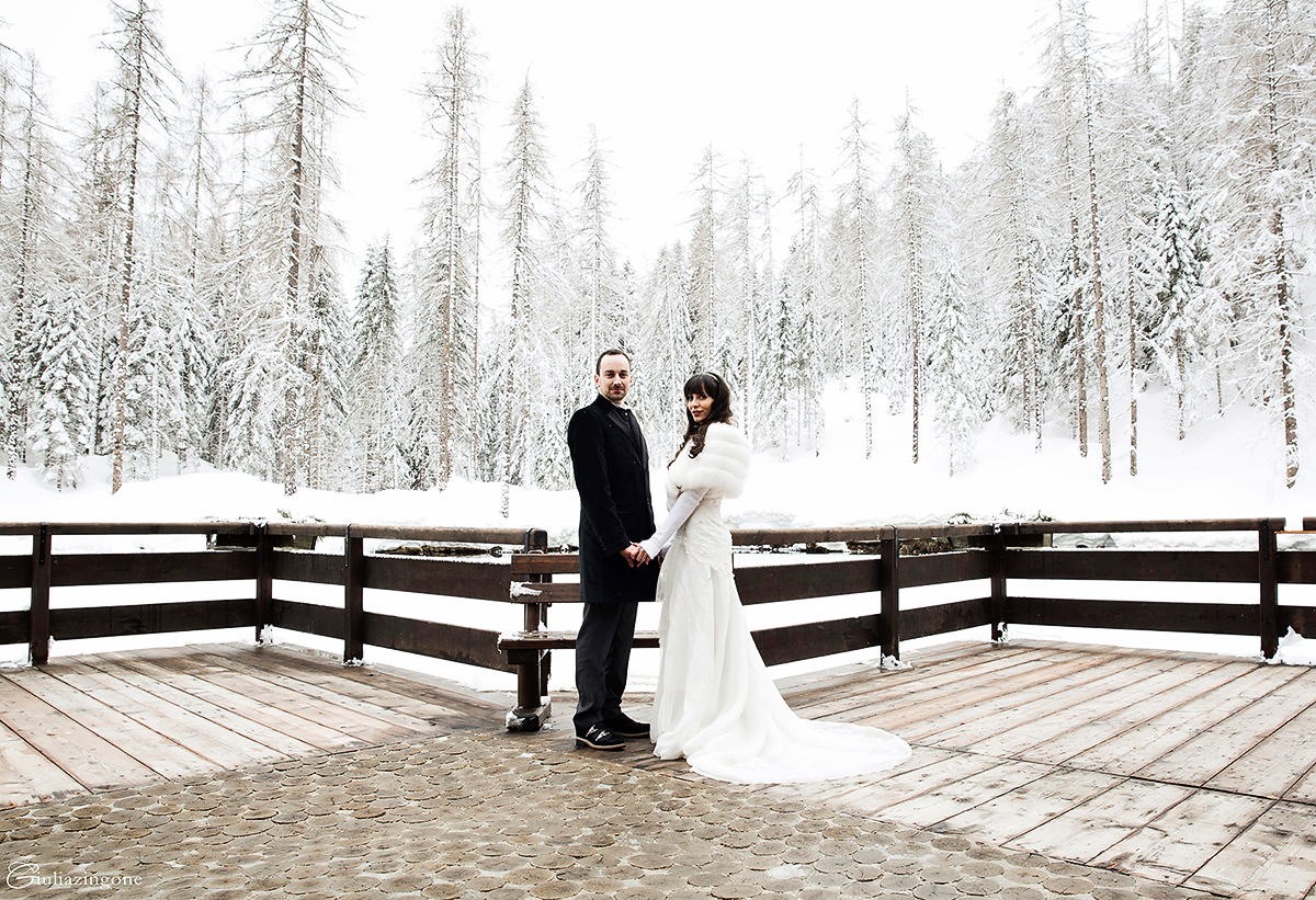 giulia zingone fa il fotografo di matrimonio a cortina trieste milano e ha fotografato questo matrimonio in inverno sulla neve al lago ghedina che era un vero winter wedding wonderland 025 giulia zingone fa il fotografo di matrimonio a cortina trieste milano e ha fotografato questo abito blumarine sposa in un winter wedding wonderland
